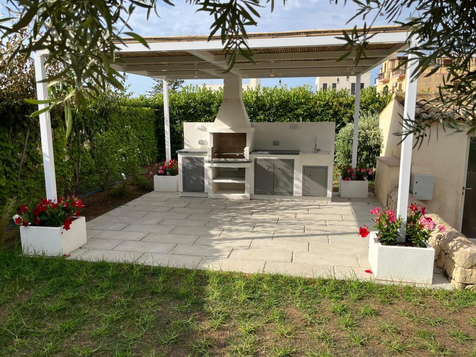 Il Giardino Dei Carrubi Villa Доналуката Екстериор снимка