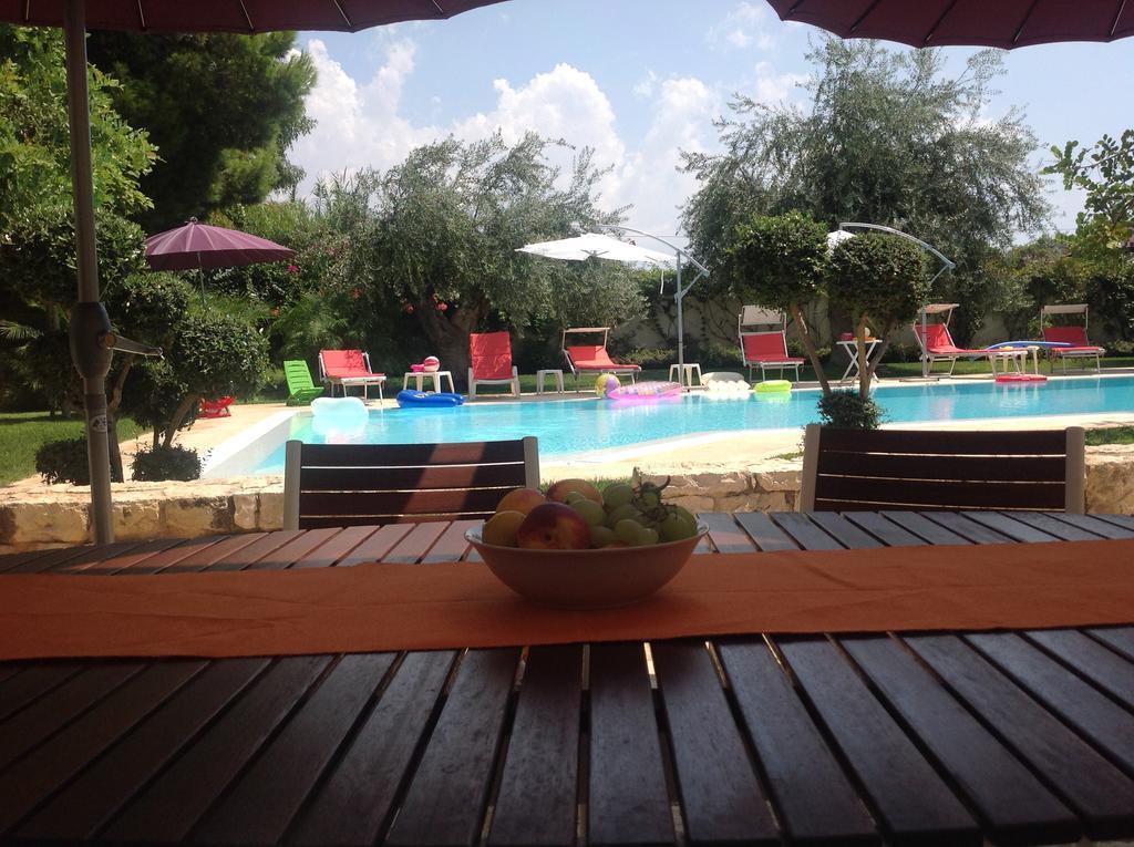 Il Giardino Dei Carrubi Villa Доналуката Екстериор снимка