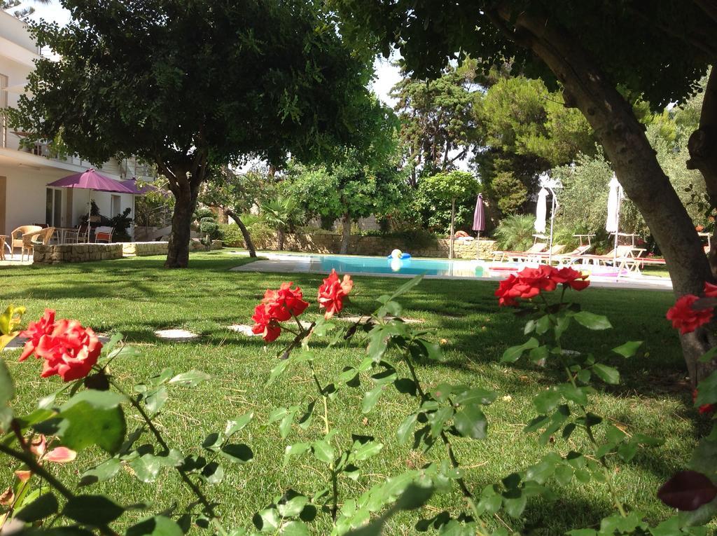 Il Giardino Dei Carrubi Villa Доналуката Екстериор снимка