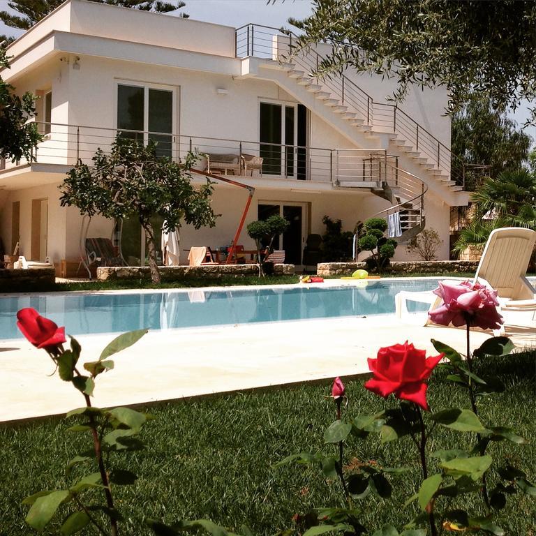 Il Giardino Dei Carrubi Villa Доналуката Екстериор снимка
