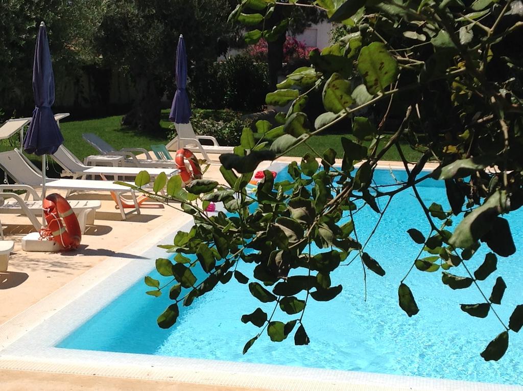 Il Giardino Dei Carrubi Villa Доналуката Екстериор снимка