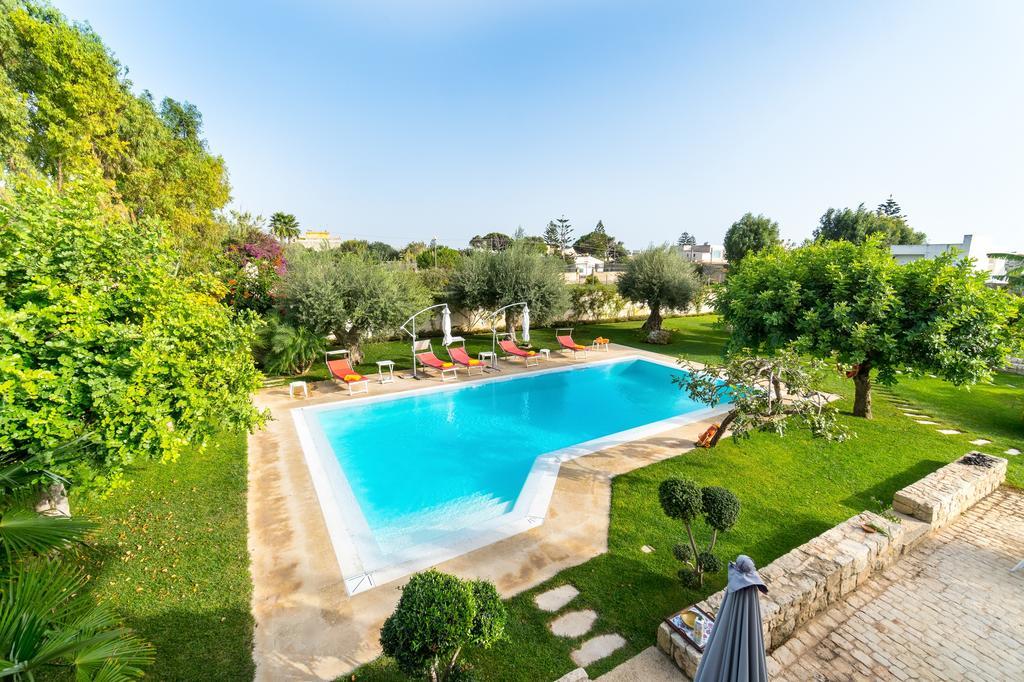 Il Giardino Dei Carrubi Villa Доналуката Екстериор снимка